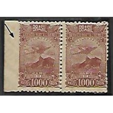 A-030-1000Rs Aeronave Jahú, filigrana "Cruzeiro", par sem denteação á esquerda.Raro