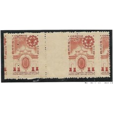 0442-Cinquentenário da Fabrica de Polvora em Piquete, selos com margem de folha no meio ( interpaneau)