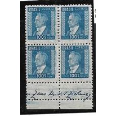 399C-100$ Getulio Vargas, quadra  na filigrana Casa + horizontal papel liso