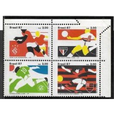 1559/62-Quadra  da emissão em homenagem aos Clubes, Internacional, S.Paulo, Guarani e Flamengo, com "orelha" no canto superior em decorrência da denteação ter sido feita com o canto da folha dobrado.