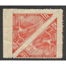 0235- Semana da Asa, em par sem denteação entre os selos. Raro.