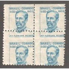 382-5000Rs Marechal Floriano, filigrana "Q" vertical sem traços no verso, quadra com denteação deslocada